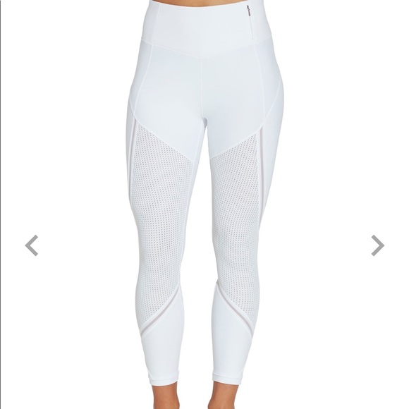 CALIA by Carrie Underwood Pants - Cal is by Carrie Underwood 3/4 tights